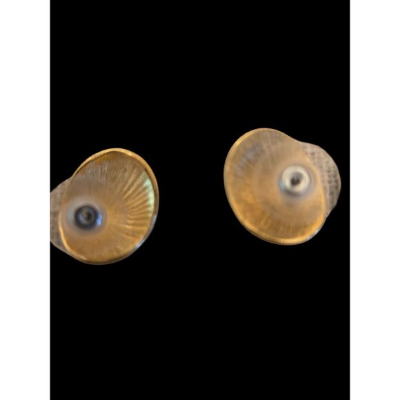 Vintage Monet Signed Clip On Earrings Gold and Cream Enamel Swirl Retro - Picture 2 of 3